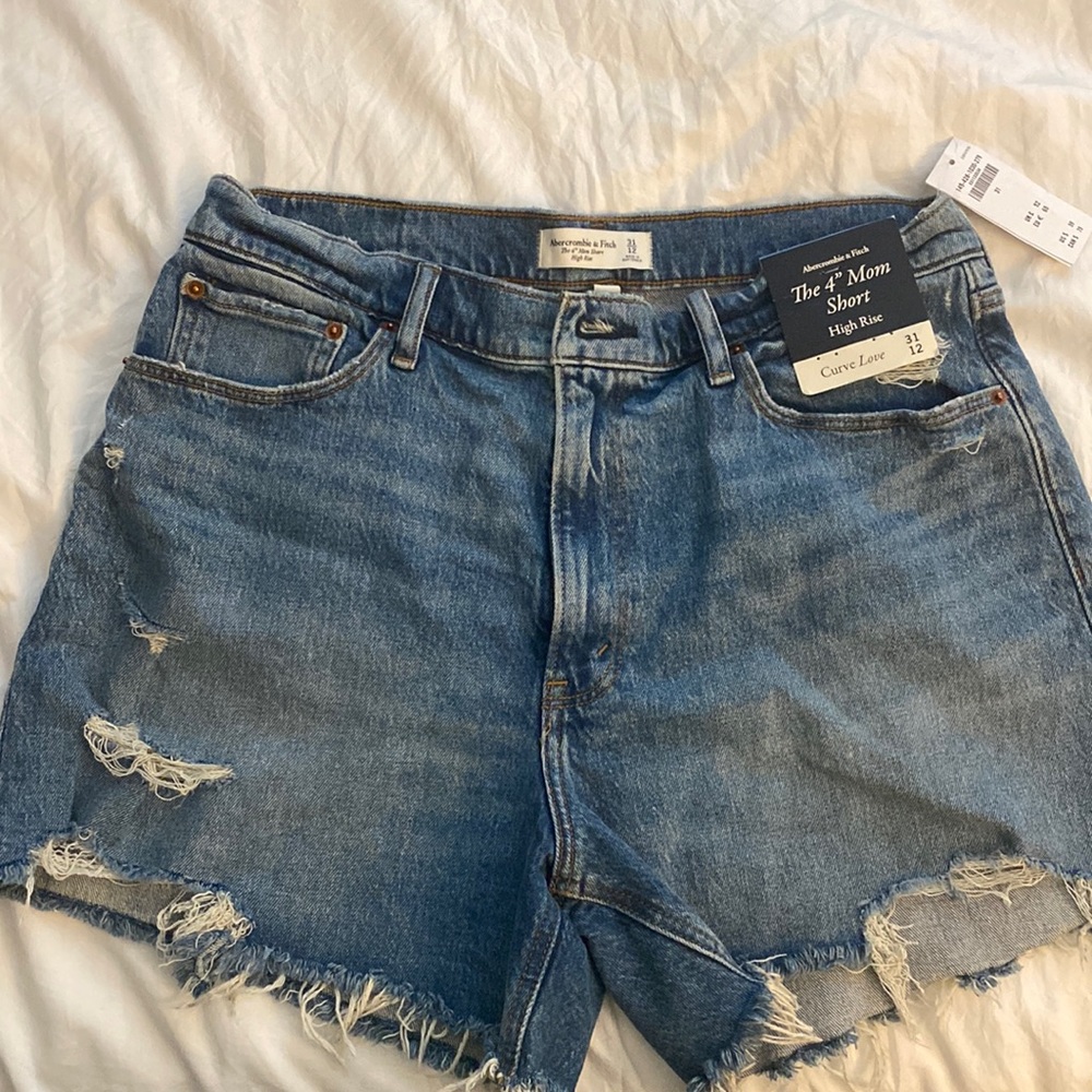 Abercrombie Curve Love 4in Mom Shorts